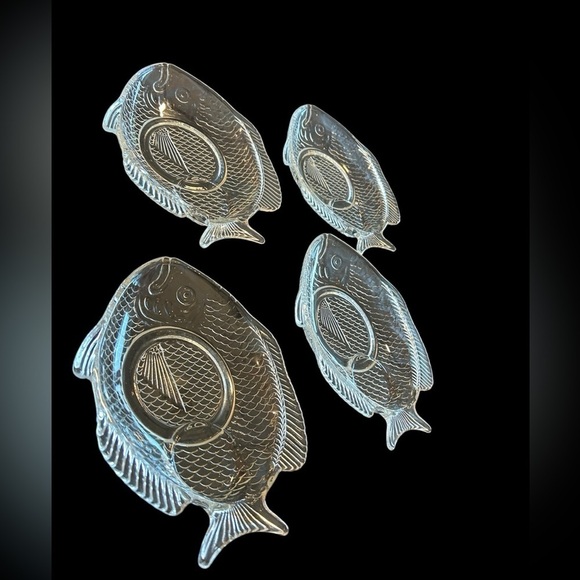 Set of 4 Vintage Clear Glass Fish Shape Appetizer Plates - Excellent Condition! - Picture 7 of 9